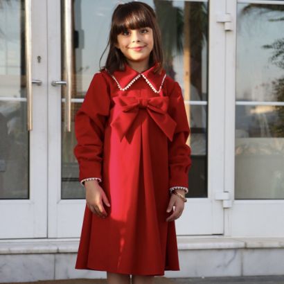 صورة فستان بناتي أحمر بفيونكة كبيرة وياقة لؤلؤ | تصميم كلاسيكي للعيد - 1120